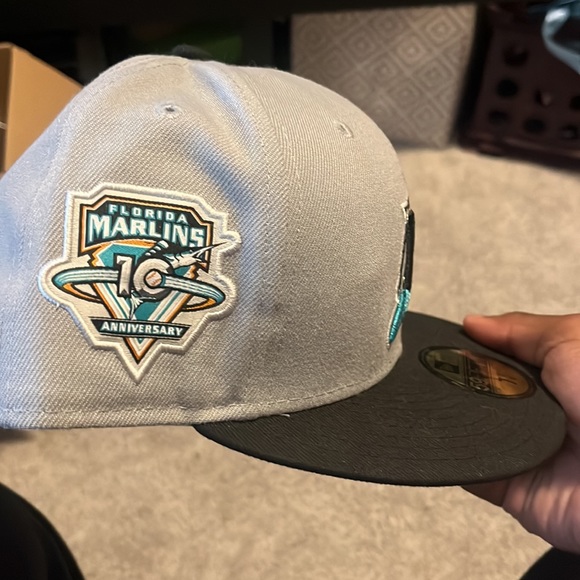 Fitted hat - Picture 2 of 4